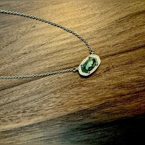 Kendra Scott necklace